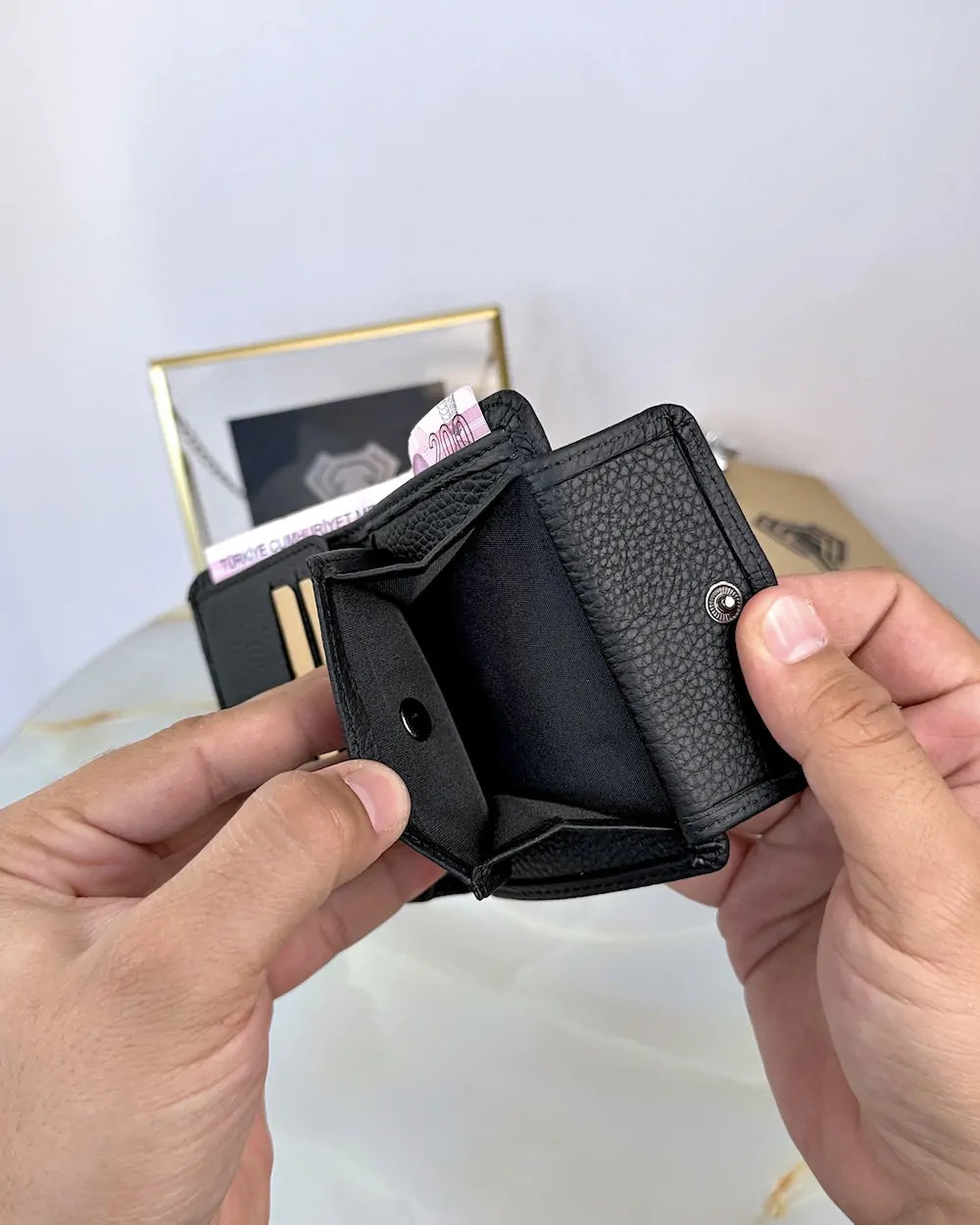 Genuine leather wallet with coin compartment, color: black, model 2068