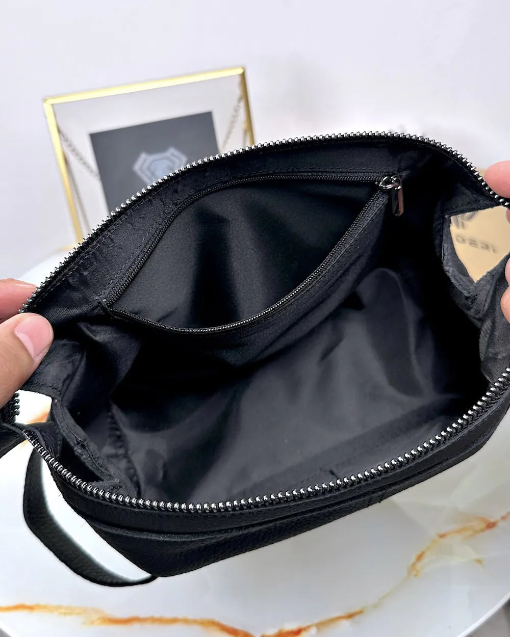 Handbag made of genuine leather, color: black, model 2057