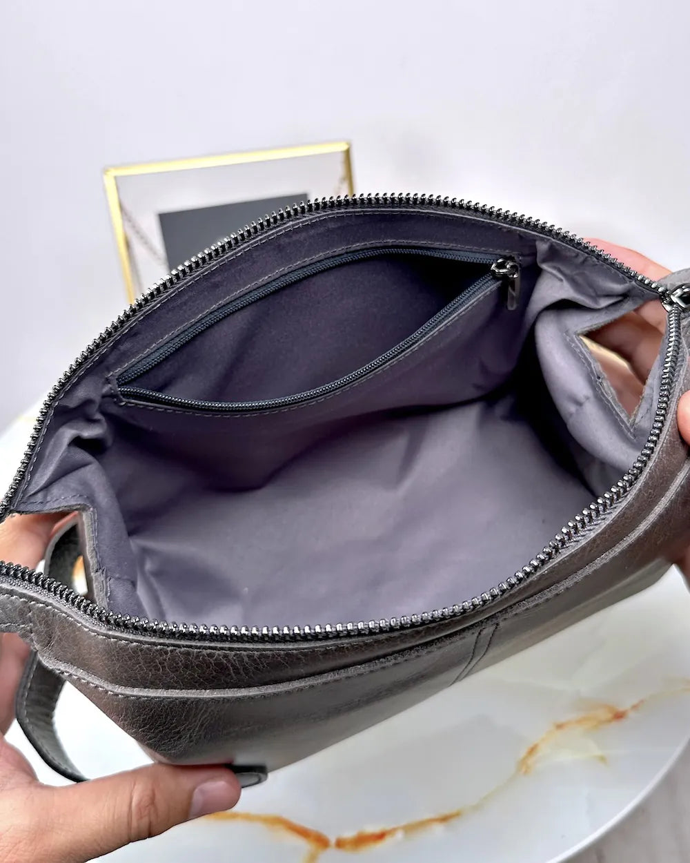 Handtasche aus echtem Leder, Farbe: Grau, Modell 2057