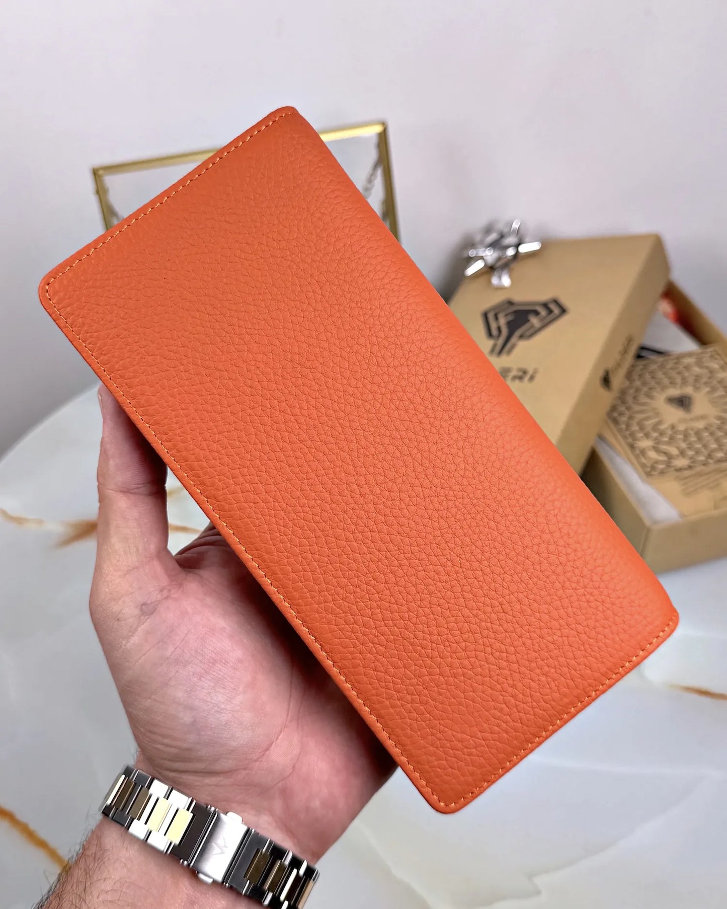 Handtaschen-Geldbörse aus echtem Leder mit Handyfach und Handschlaufe, Farbe: Orange, Modell 2028