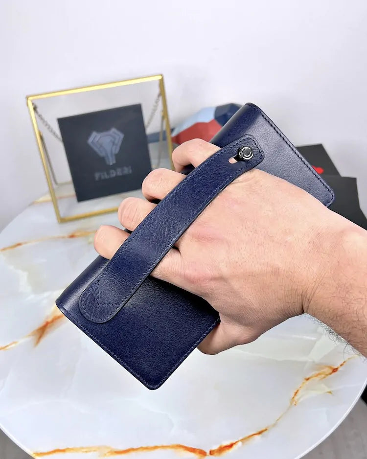 Handtaschen-Geldbörse aus echtem Leder mit Handyfach und Handschlaufe, Farbe: Dunkelblau, Modell 2028