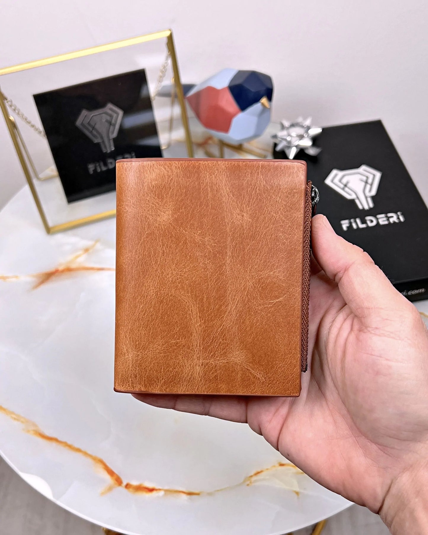 Genuine leather wallet for men and women, color: cognac, model 2044