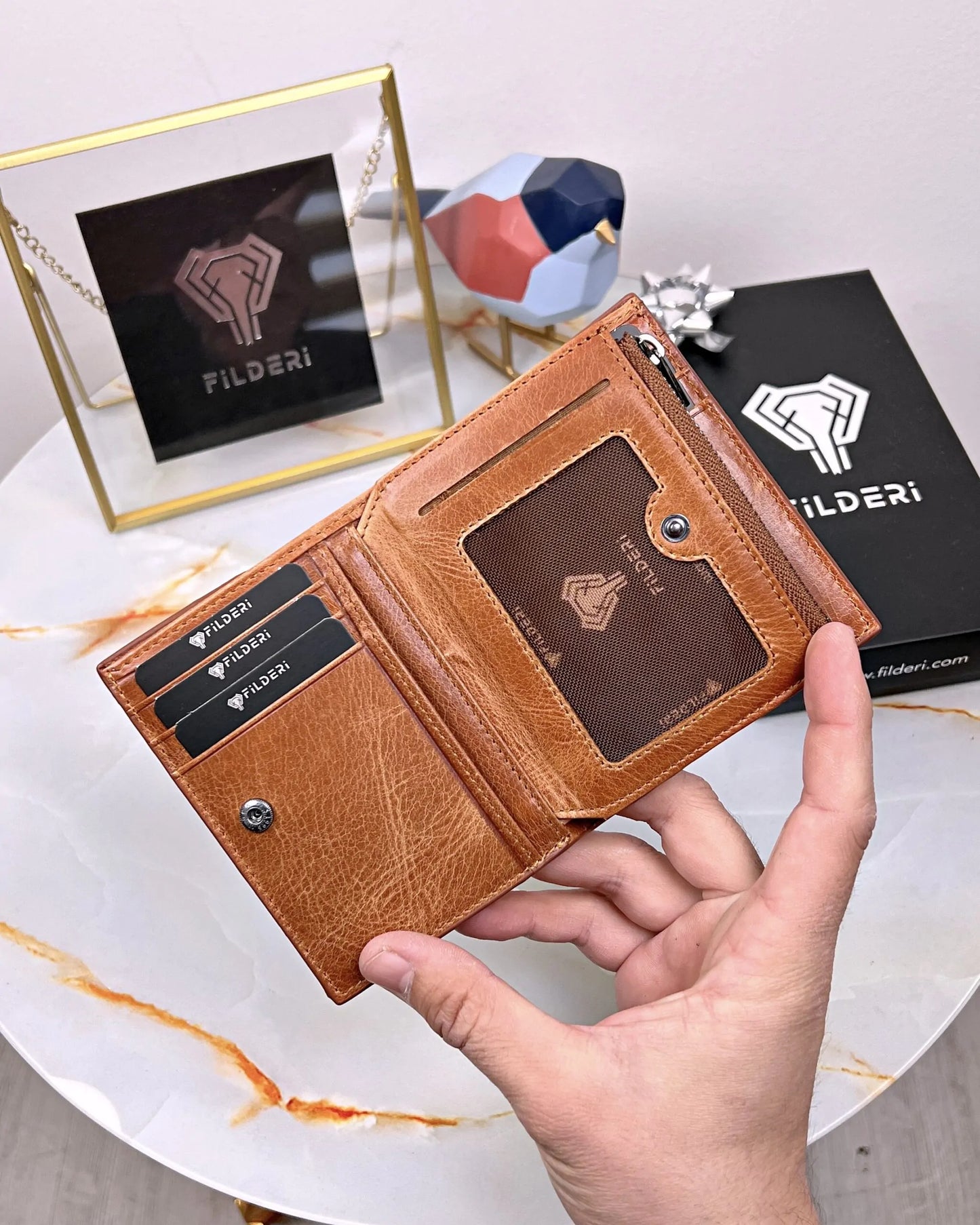 Genuine leather wallet for men and women, color: cognac, model 2044